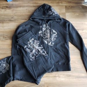 Black sweatsuit outfit